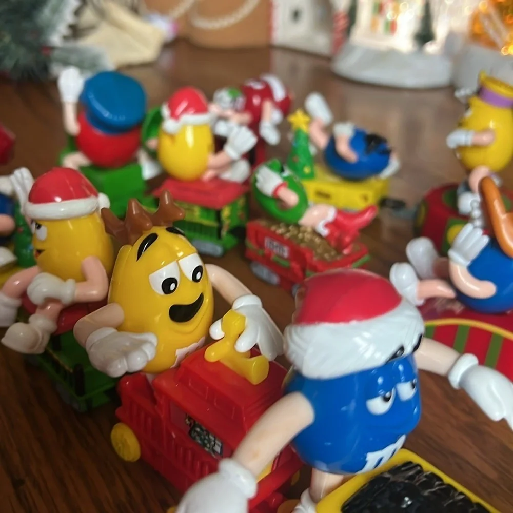 ❤️ Vintage 1990's LOT Of 17 M&M's Christmas TRAINS Toys Series 1 Complete Set